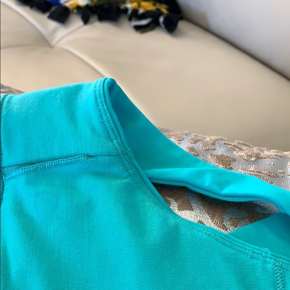 Lululemon size 4 NWOT never worn sports bra - Picture 4 of 5